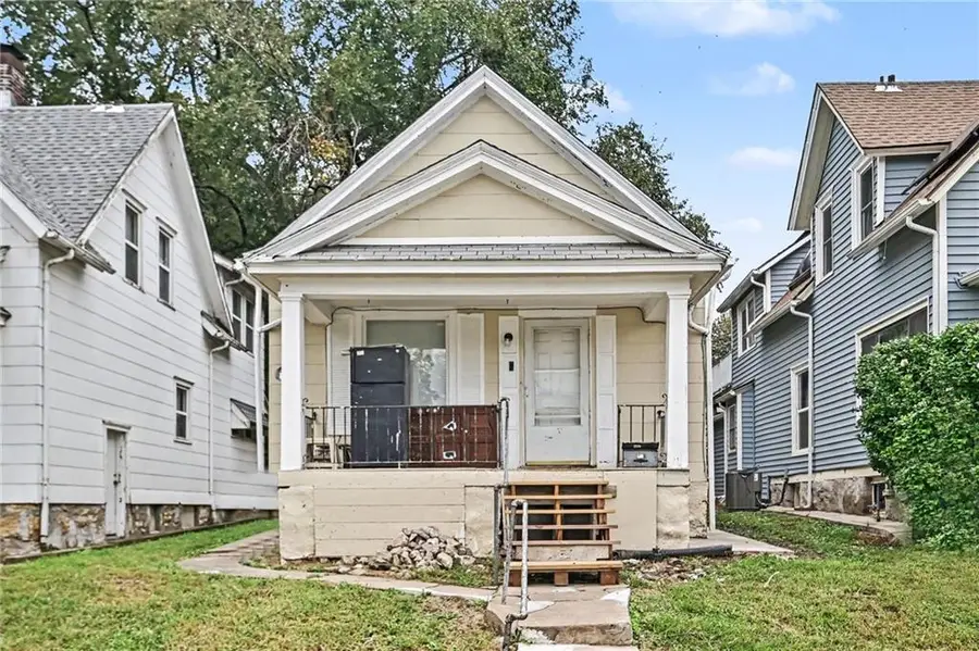 220 N Elmwood Avenue, Kansas City, MO 64123 - #2