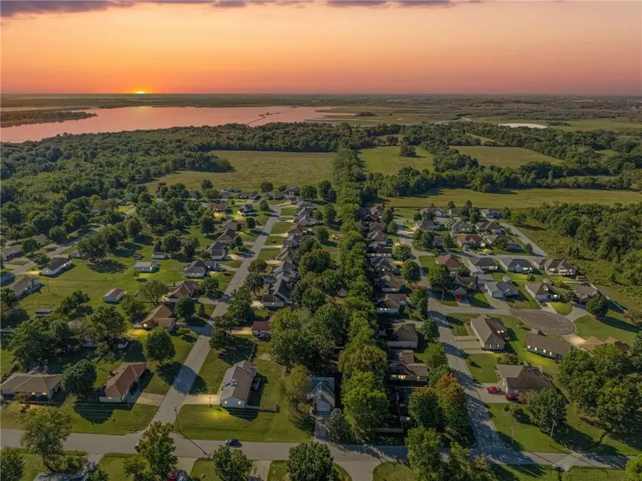 112 W Calvird Drive, Clinton, MO 64735 - #2