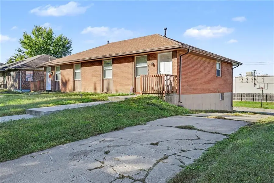 1001 -1003 SW Kings Cross Road, Blue Springs, MO 64014 - #2