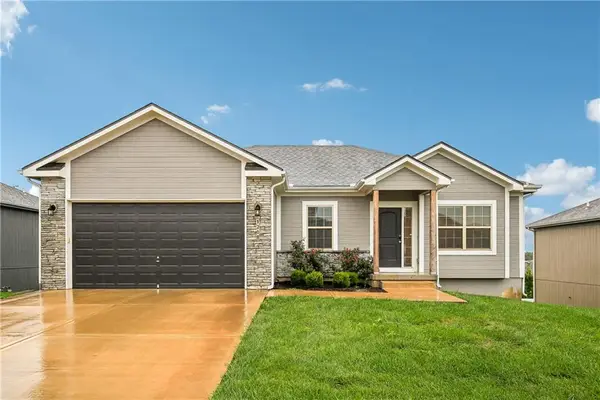 1208 NW Hilltop Lane, Grain Valley, MO 64029
