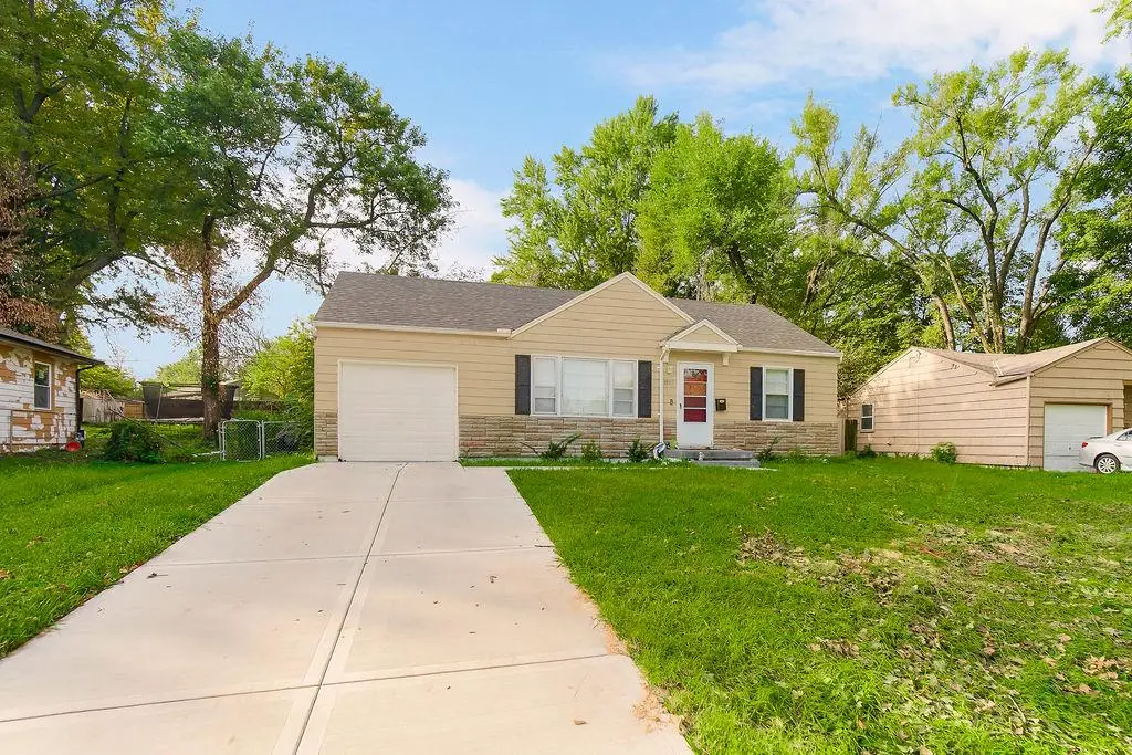 8805 E 73rd Street, Raytown, MO 64133 - #1