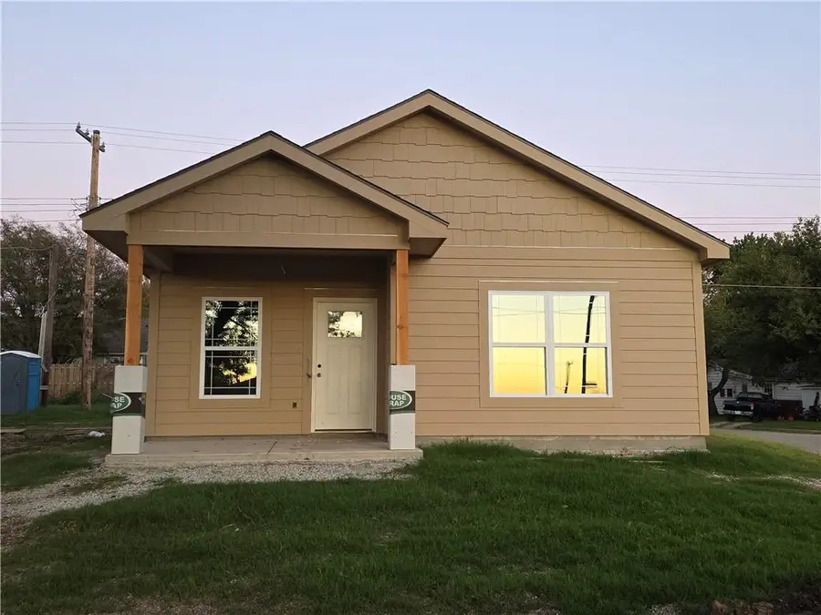 1101 N Main Street, Ottawa, KS 66067 - #3