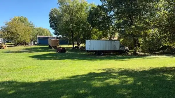 1003 N Jersey Avenue, Raymore, MO 64083