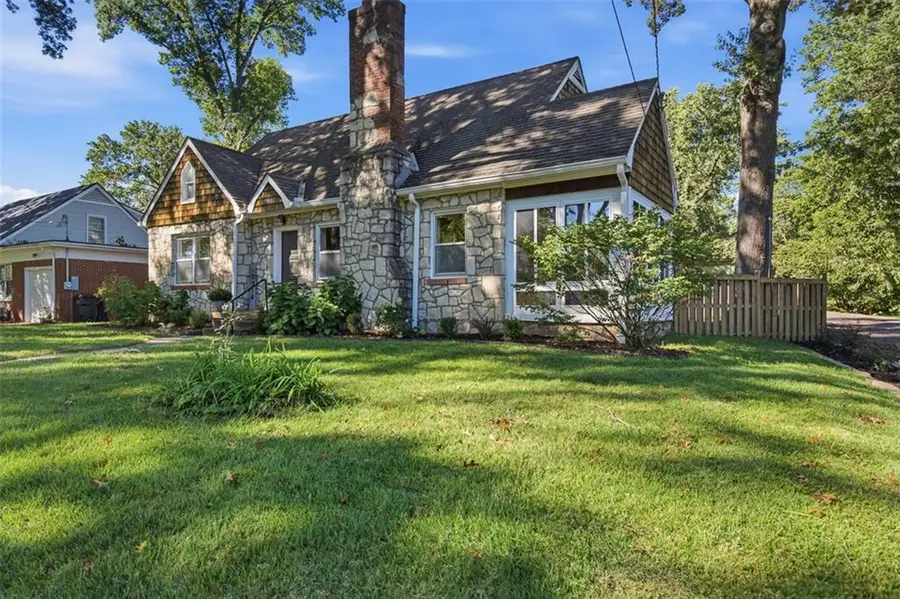 2914 Shrine Park Road, Leavenworth, KS 66048 - #2