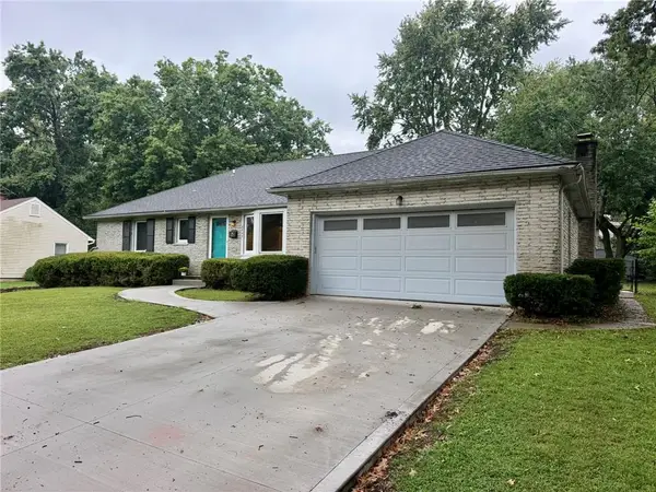 8842 Foster Lane, Overland Park, KS 66212