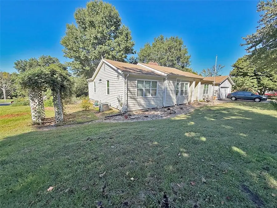 3690 S Crysler Avenue, Independence, MO 64055 - #3