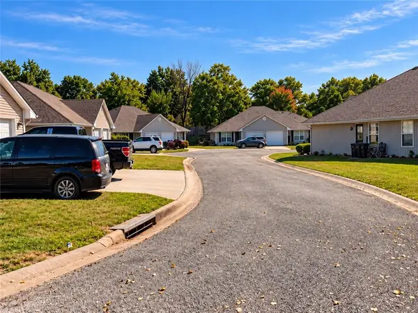 516 Johnson Drive, Odessa, MO 64076
