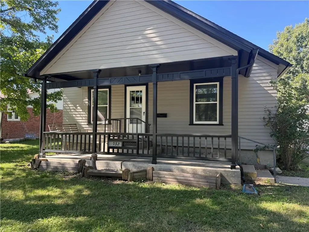 932 Ash Street, Ottawa, KS 66067 - #1