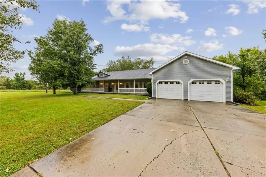 15036 Hillside Road, Leavenworth, KS 66048 - #2
