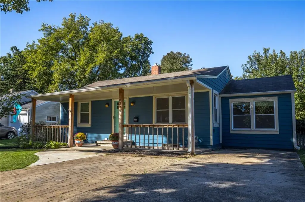 8200 Summit Street, Kansas City, MO 64114 - #1