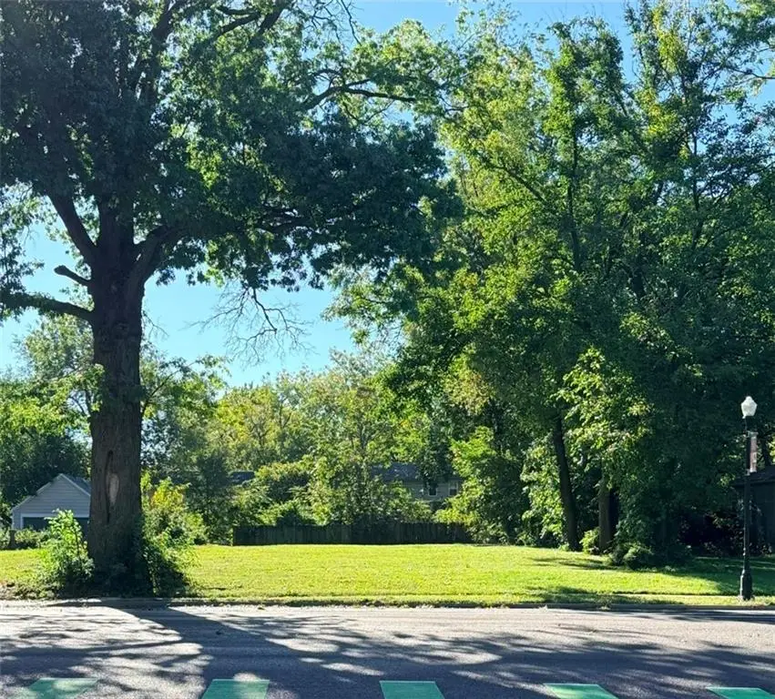 8321 Santa Fe Drive, Overland Park, KS 66212 - #2