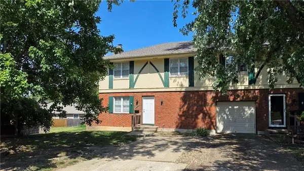 6949 Chapel Woods Lane, Kansas City, MO 64152