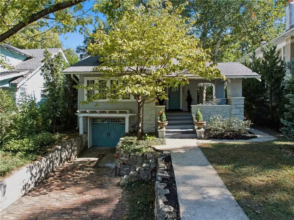 6027 Brookside Boulevard, Kansas City, MO 64113 - #1