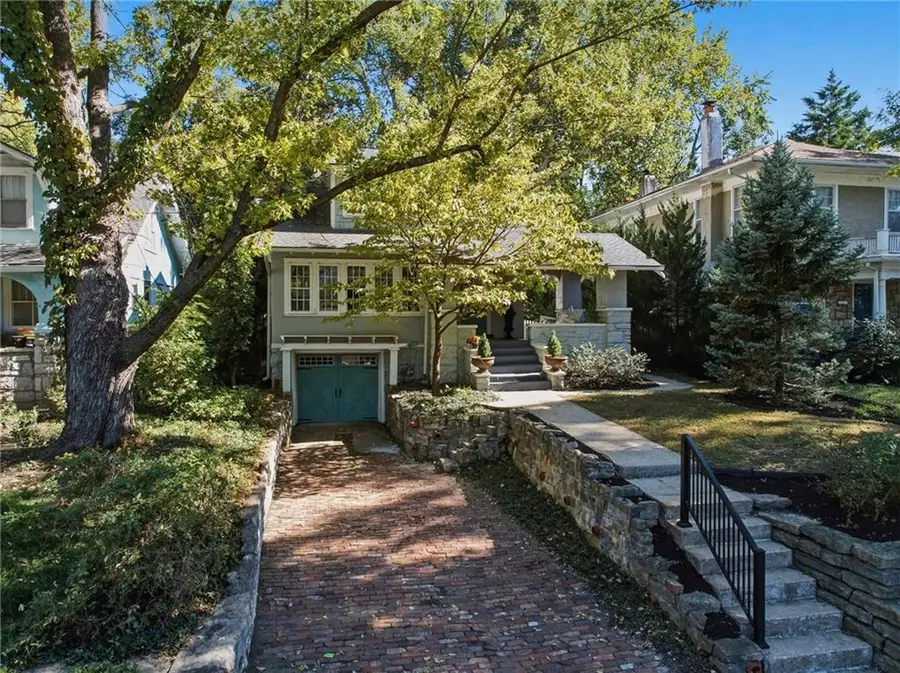 6027 Brookside Boulevard, Kansas City, MO 64113 - #2