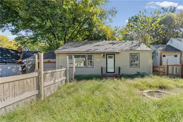 6411 Walrond Avenue, Kansas City, MO 64132