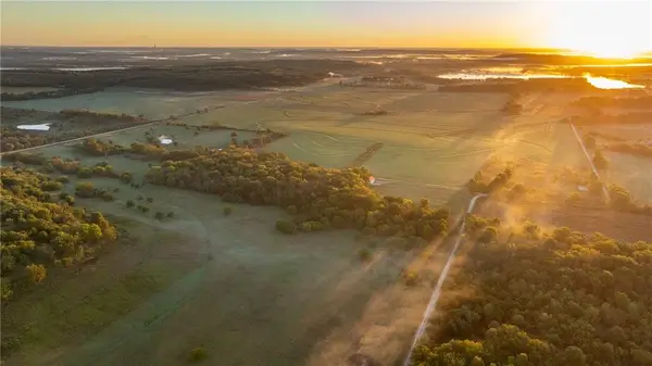 18498 E 1600 Road, Pleasanton, KS 66075