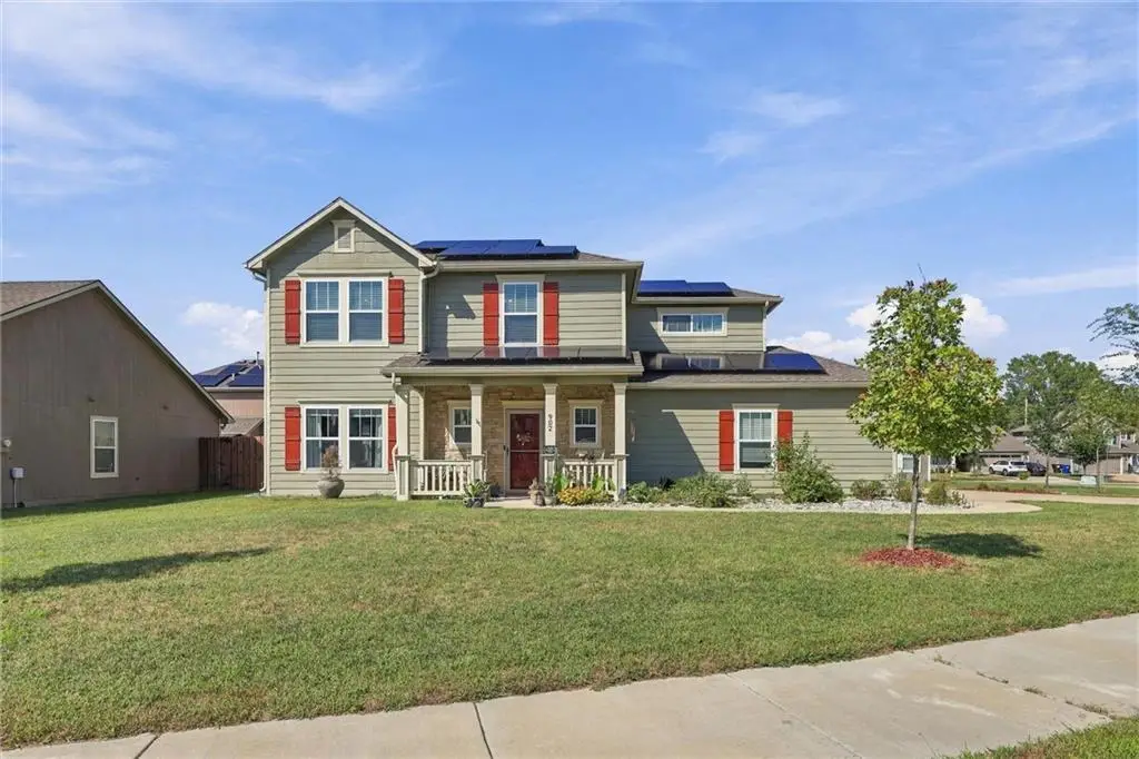 902 W 30th Terrace, Lawrence, KS 66046 - #1