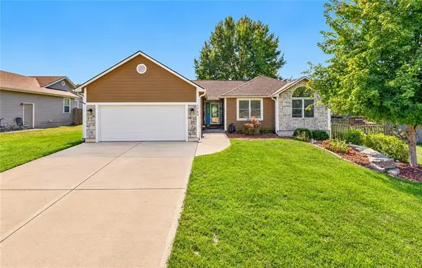 1742 Finch Drive, Tonganoxie, KS 66086