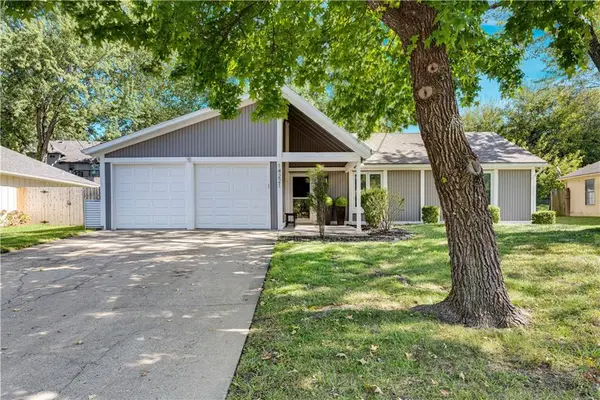 14221 S Summertree Lane, Olathe, KS 66062