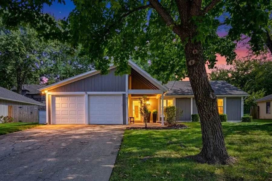 14221 S Summertree Lane, Olathe, KS 66062 - #2