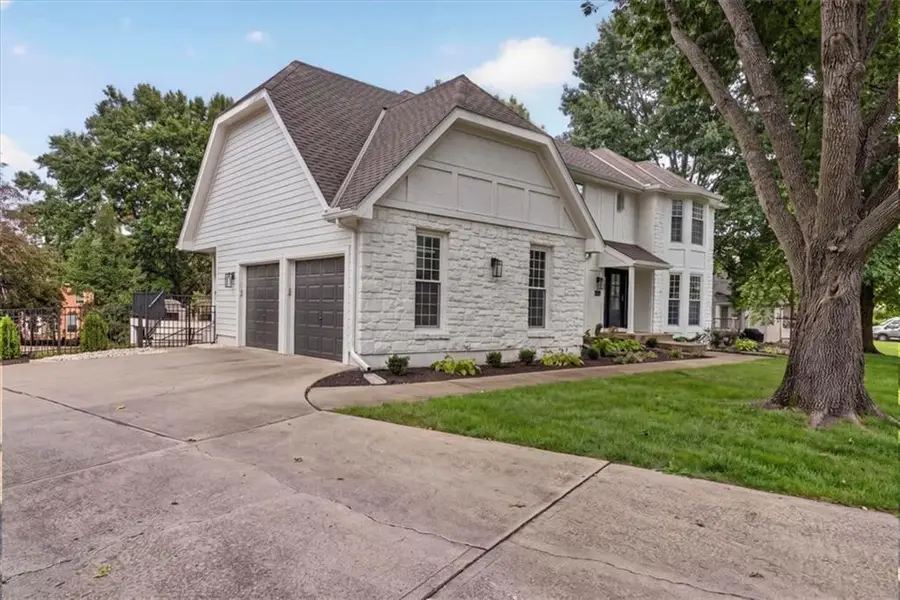 3688 W 127th Place, Leawood, KS 66209 - #3