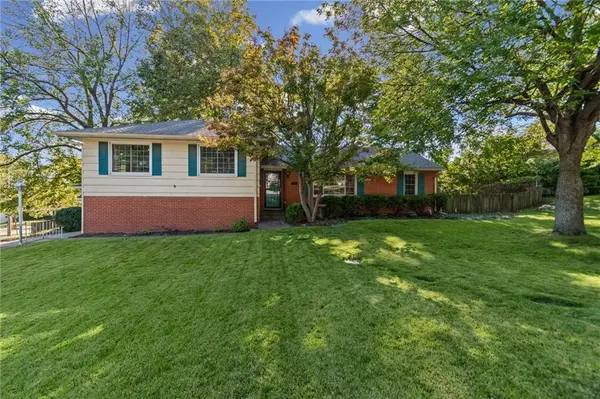 1913 E 29th Avenue, North Kansas City, MO 64116