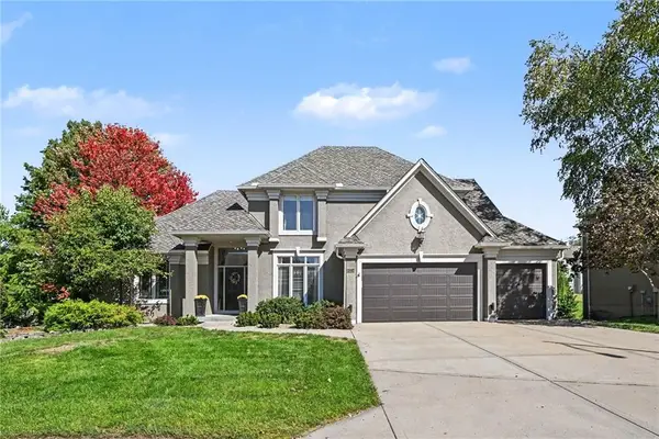 8121 Parkview Drive, Parkville, MO 64152