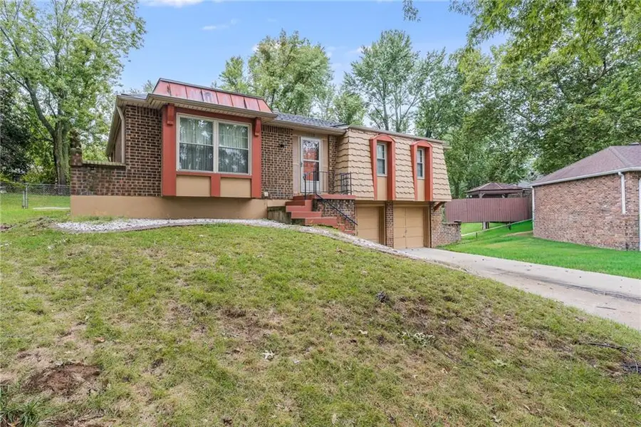 1008 NW Arlington Court, Blue Springs, MO 64015 - #2