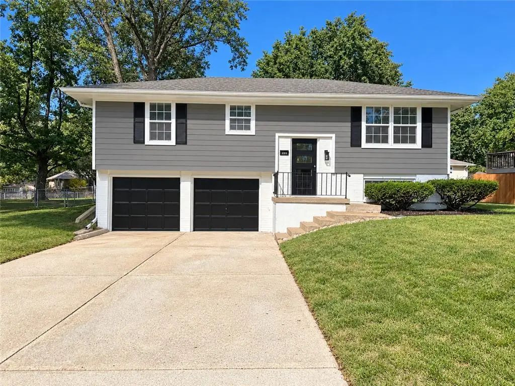 205 SW Kingscross Road, Blue Springs, MO 64014 - #1