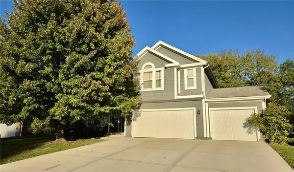 1329 SE Dalton Drive, Lee's Summit, MO 64081