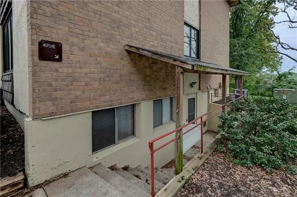 470 W 104th Street #E, Kansas City, MO 64114