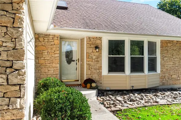 10003 N Charlotte Street, Kansas City, MO 64155