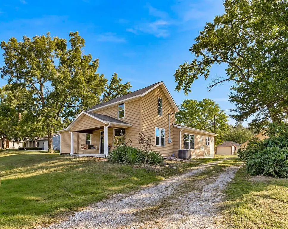 707 N 4th Street, Lacygne, KS 66040 - #1
