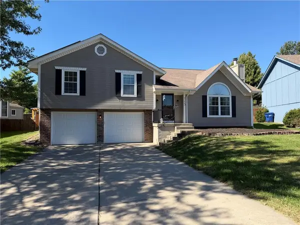 713 NW Rosaceae Drive, Blue Springs, MO 64015
