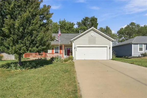 20426 W 220th Terrace, Spring Hill, KS 66083