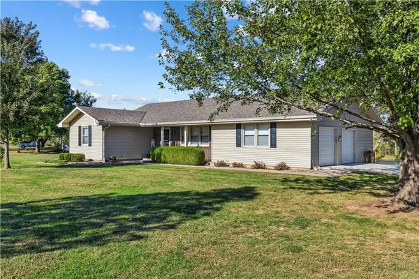 22195 Dunn Drive, Spring Hill, KS 66083