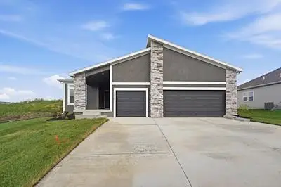 1600 SW 9th Street, Oak Grove, MO 64075 - #1