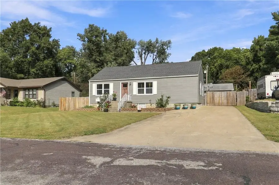 9604 E 69th Street, Raytown, MO 64133 - #2