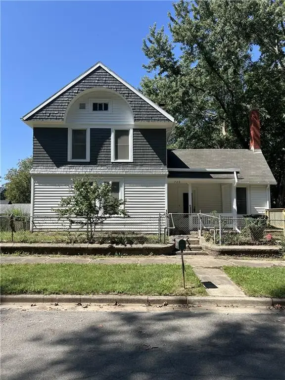 720 W 7th Street, Leavenworth, KS 66048
