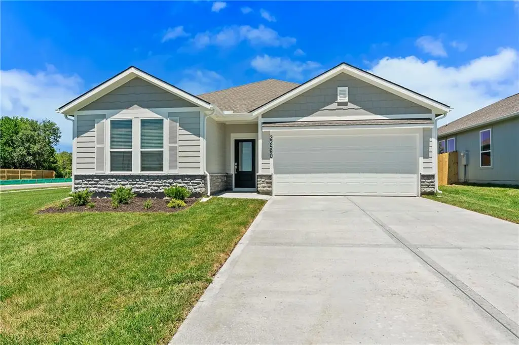 4004 NE Apple Grove Drive, Lees Summit, MO 64064 - #1