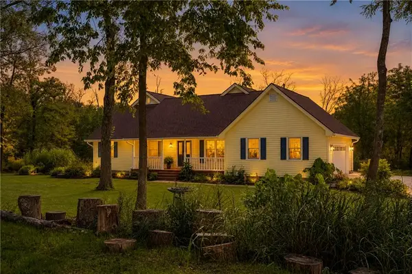 7955 NW Bridle Parc Lane, Kansas City, MO 64152