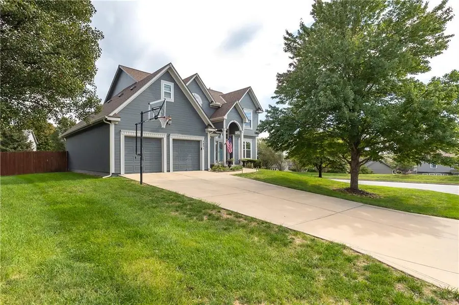 5831 Theden Street, Shawnee, KS 66218 - #2