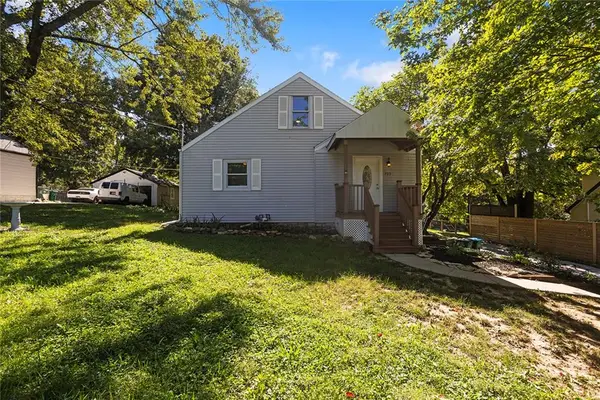 705 NE Lindberg Drive, Kansas City, MO 64118