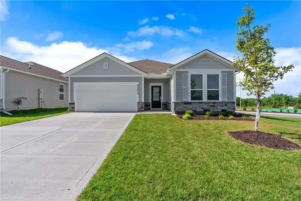 4008 NE Apple Grove Drive, Lee's Summit, MO 64064