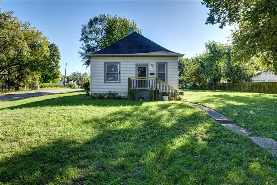 125 N Overton Avenue, Independence, MO 64053 - #2