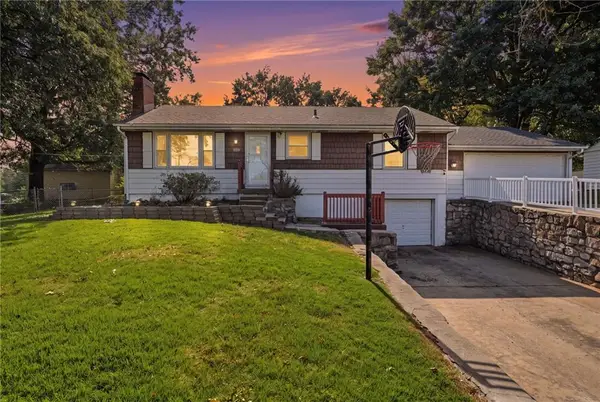 9005 79th Street E, Raytown, MO 64138