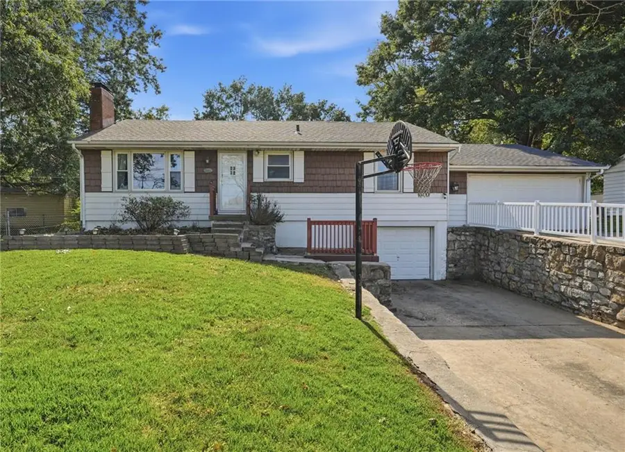 9005 79th Street E, Raytown, MO 64138 - #2