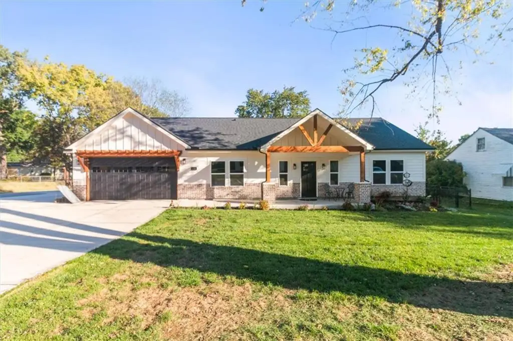 210 SW 7th Street, Oak Grove, MO 64075 - #1
