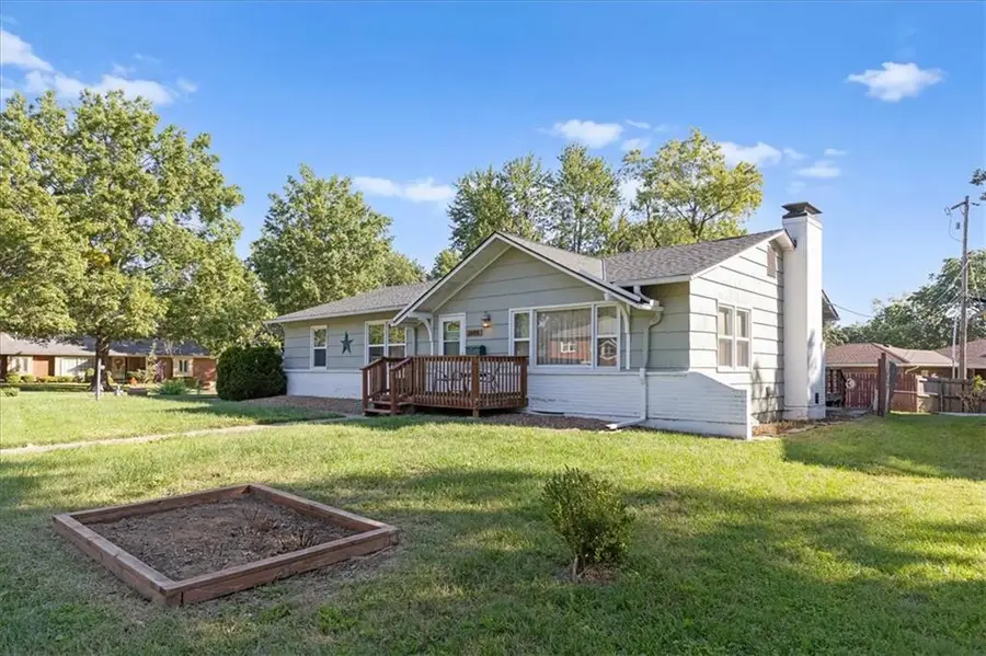1606 NE 68th Place, Gladstone, MO 64118 - #3