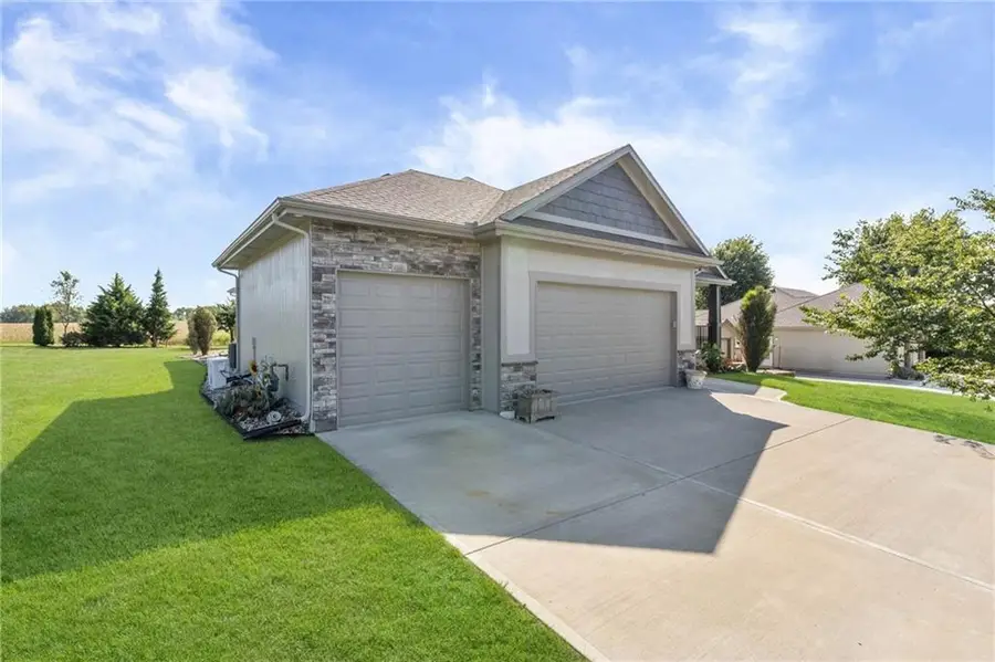 15109 Linden Court, Bonner Springs, KS 66012 - #3